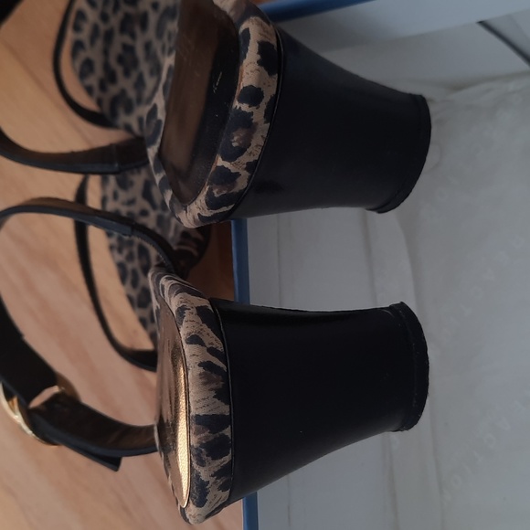 Sandals - Picture 3 of 11